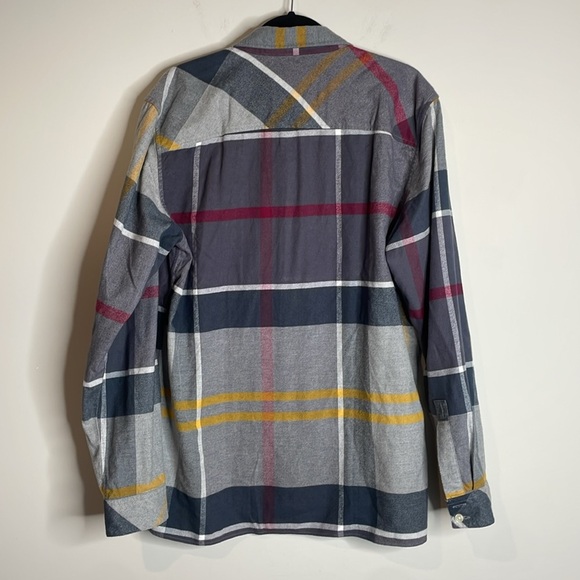 Barbour | Men’s Gray Plaid Button Down Flannel Shirt Size Medium - Picture 4 of 6